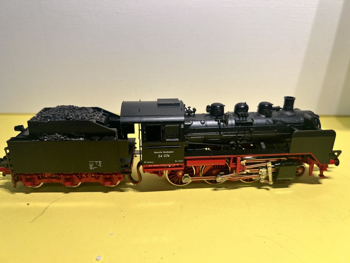 Fleischmann Trains électriques: Fleischmann BR24 Dampflok, 2.Wahl – Défectueux à Weinfelden par Kammerflimmern 7