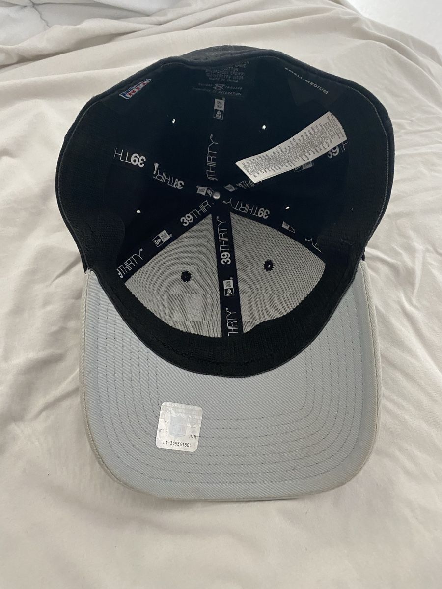 New Era Copricapi, berretti & cappellini: New Era Raiders Cap Gr. S/M schwarz/grau – Nuovo (secondo la descrizione) da Ebikon venduto da Ecnerolf. 2