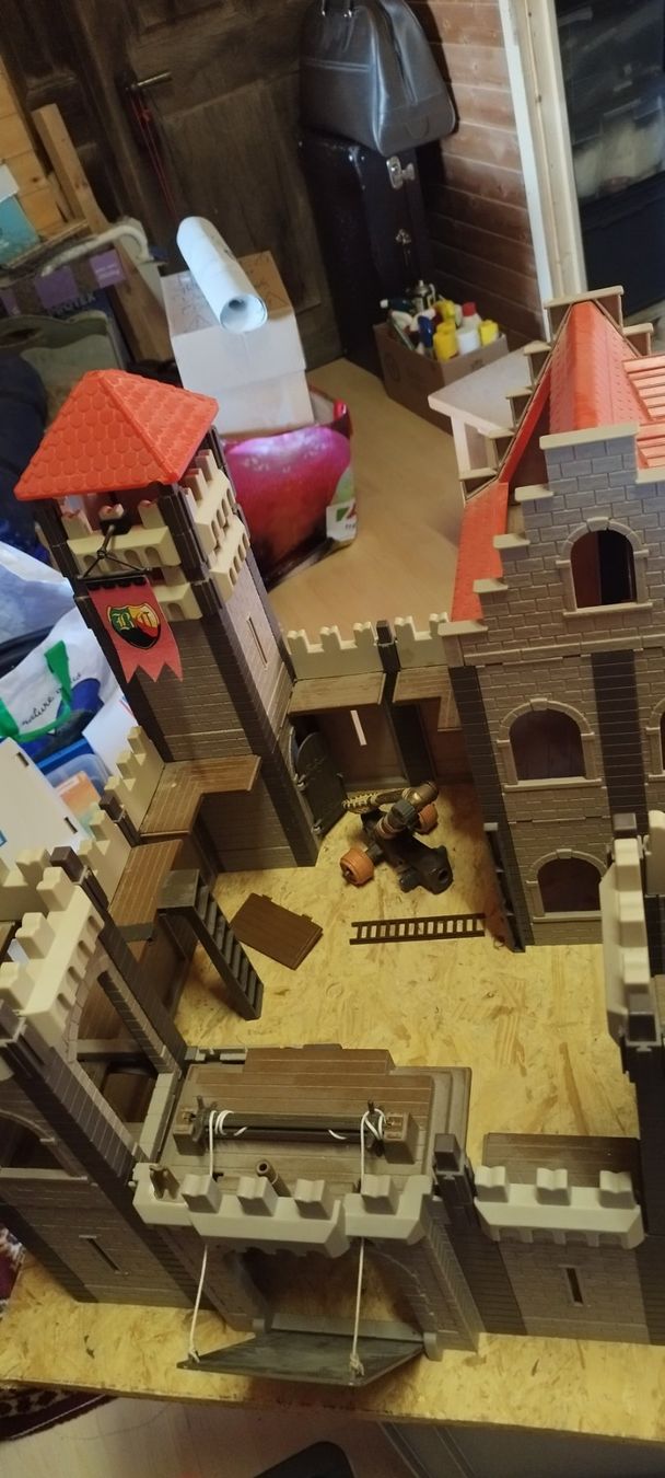 Playmobil Giocattoli: Château Playmobil – Usato da Ballaigues venduto da Boubou2018 1