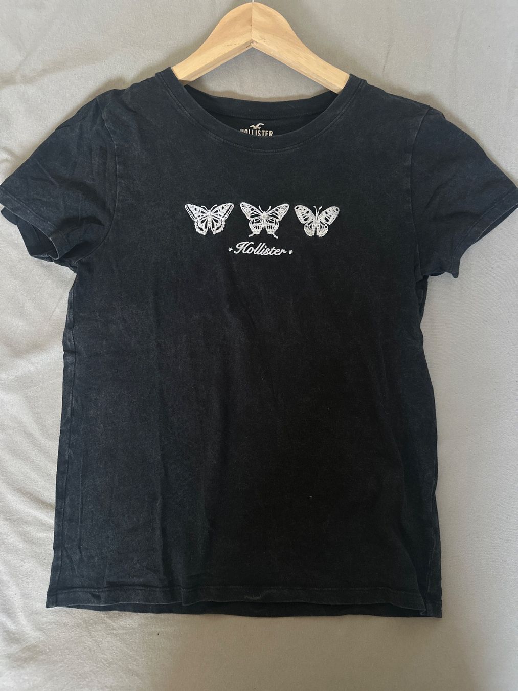 Hollister T-Shirts: Hollister T-Shirt M – Gebraucht aus Biel-Benken BL von doefi26 1
