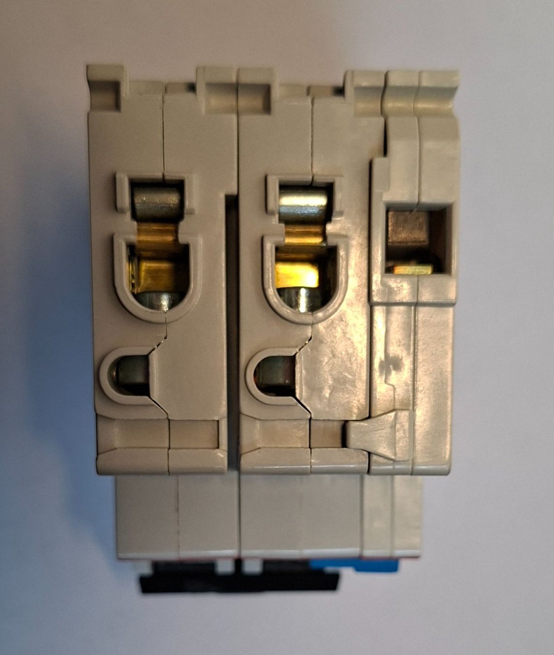 ABB Interruttori: ABB Smissline Classic S452 E B6 mit NT Neutralleitertrenner – Usato da Bern venduto da Hurti 4
