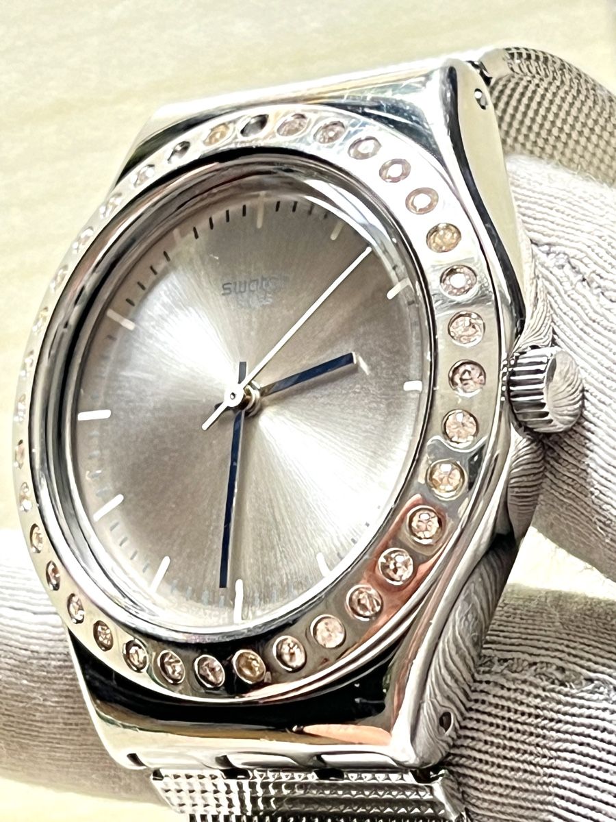 Swatch Uhren: Swatch Damenuhr silberfarben mit Schmucksteinen  – Gebraucht aus Grenchen von chththl 4