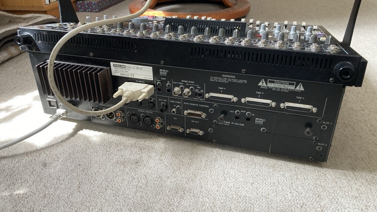 Tascam Console di mixaggio: Tascam DM-24 Digital Mischpult – Usato da Chevenez venduto da Electro-Rick 5