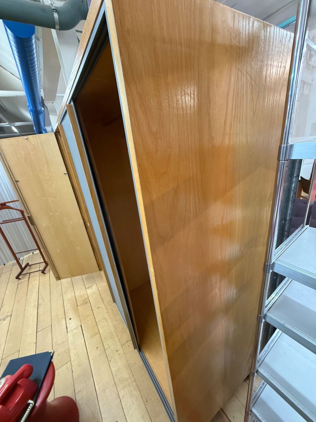 Schränke: Victoria-Möbel Baar Kleiderschrank – Gebraucht aus Fulenbach von Annie.s_Mid_Century 5