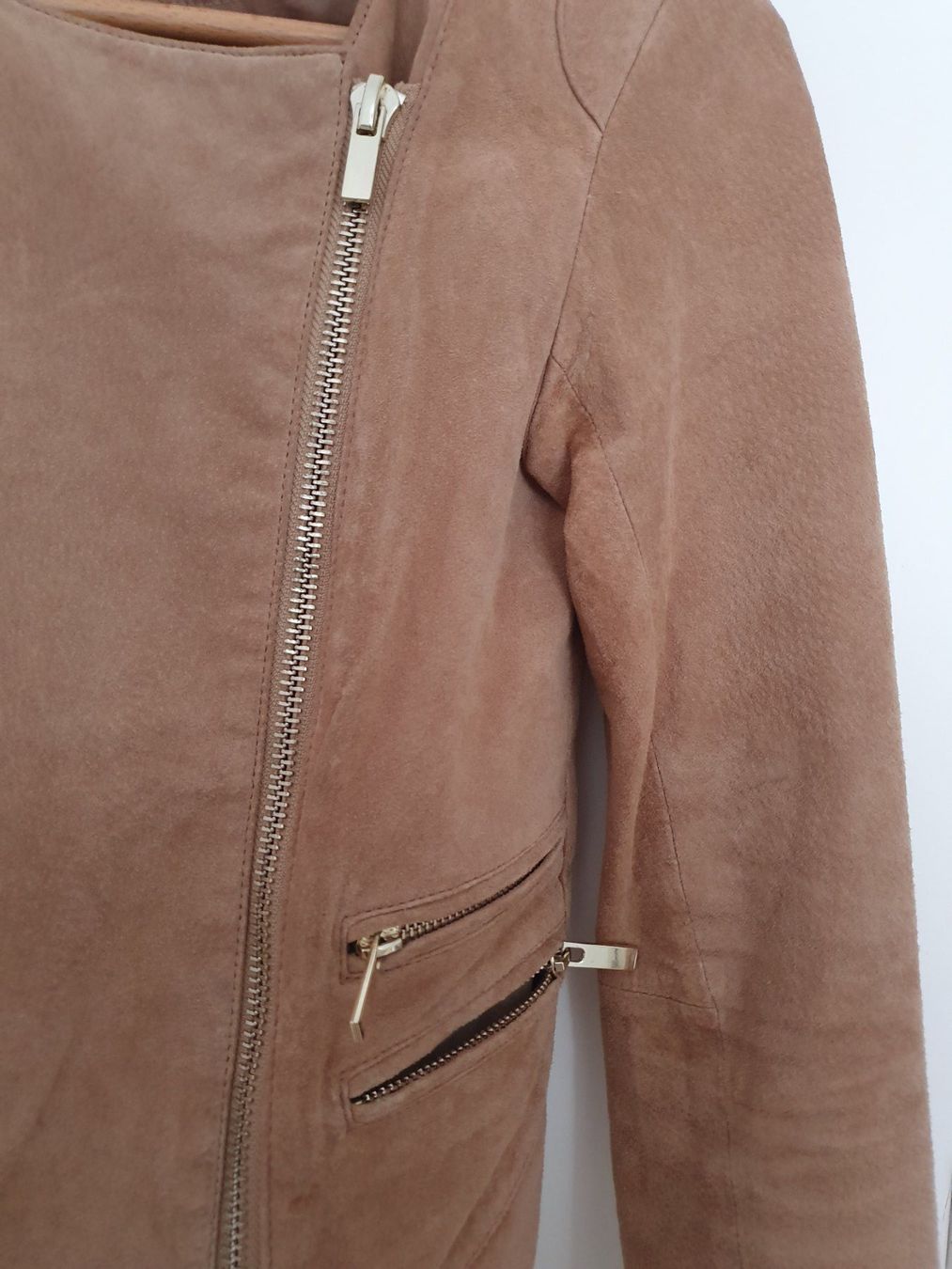 Giacche: Wunderschöne MAX Wildlederjacke mit goldenen Verschlüssen, S – Usato da Zürich venduto da natalos 4