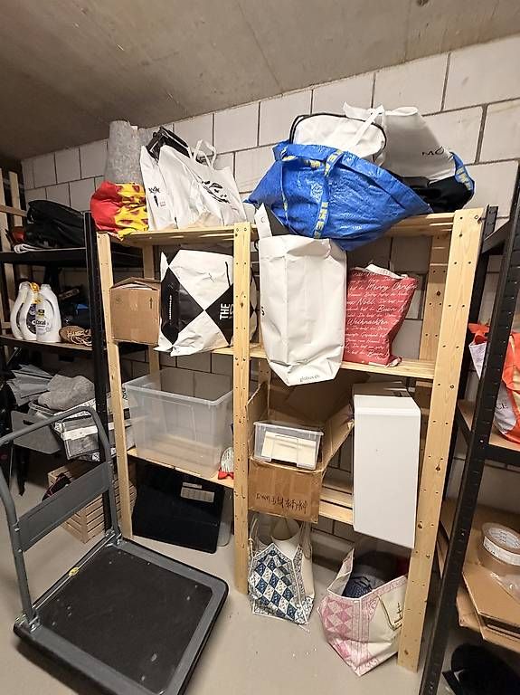 Regale: Holzregal / Kellerregal – Gebraucht aus Adligenswil von TST04