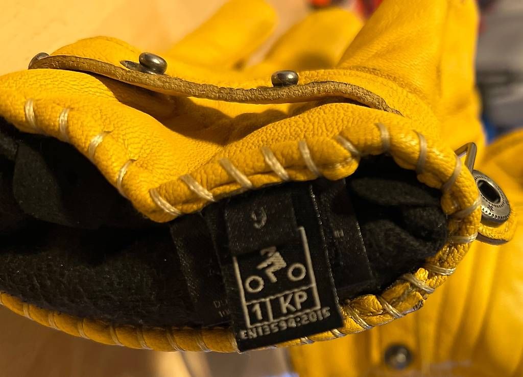 Guanti & manicotti: Vends gants de moto Segura – Usato da Lausanne venduto da marcadetproduction 2
