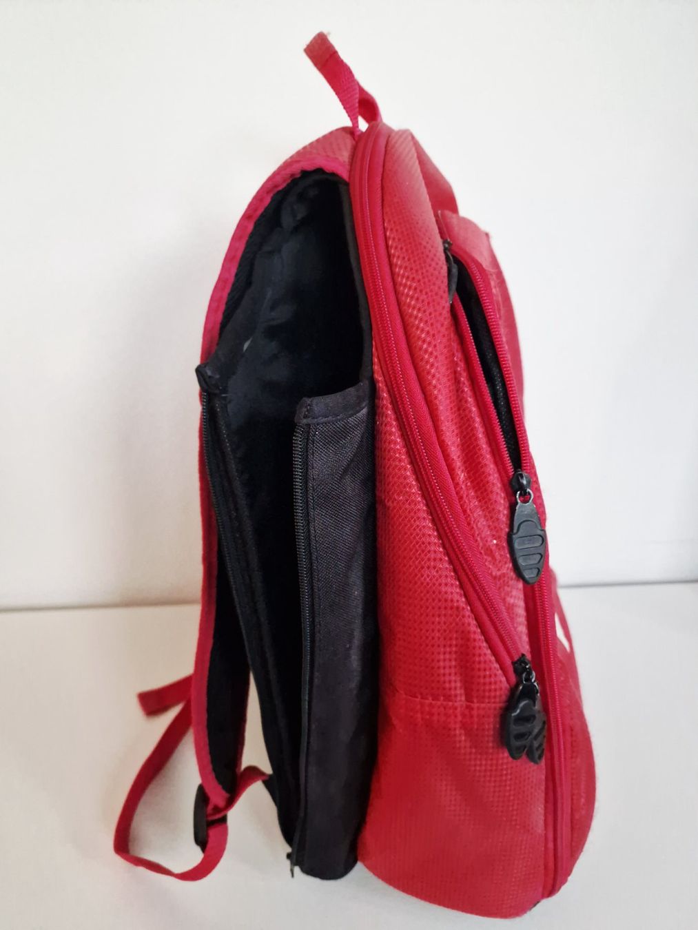 Zaini: Willson Tennis Rucksack Rot Schwarz mit div. Fächern – Usato da Hallau venduto da CHACLA 4