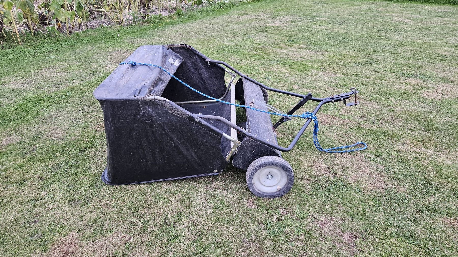Alle Maschinen: DEMA Rasenkehrmaschine KM 105 -  für Schnittgut auflesen – Gebraucht aus Bonstetten von brischa50 2