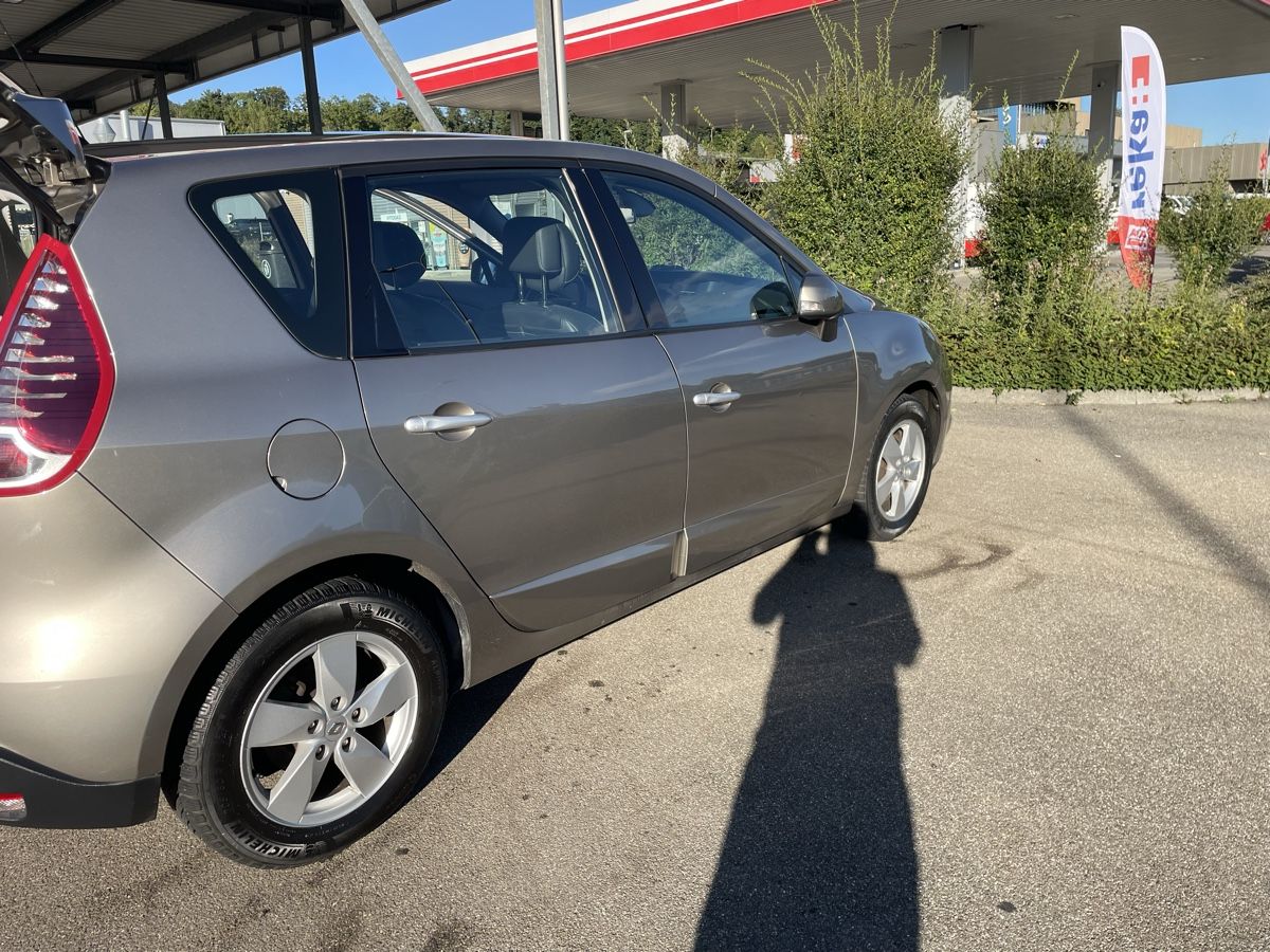 Automobili: Renault Scenic - frisch ab Mfk – Usato da Baden venduto da Sfh_h8z 3