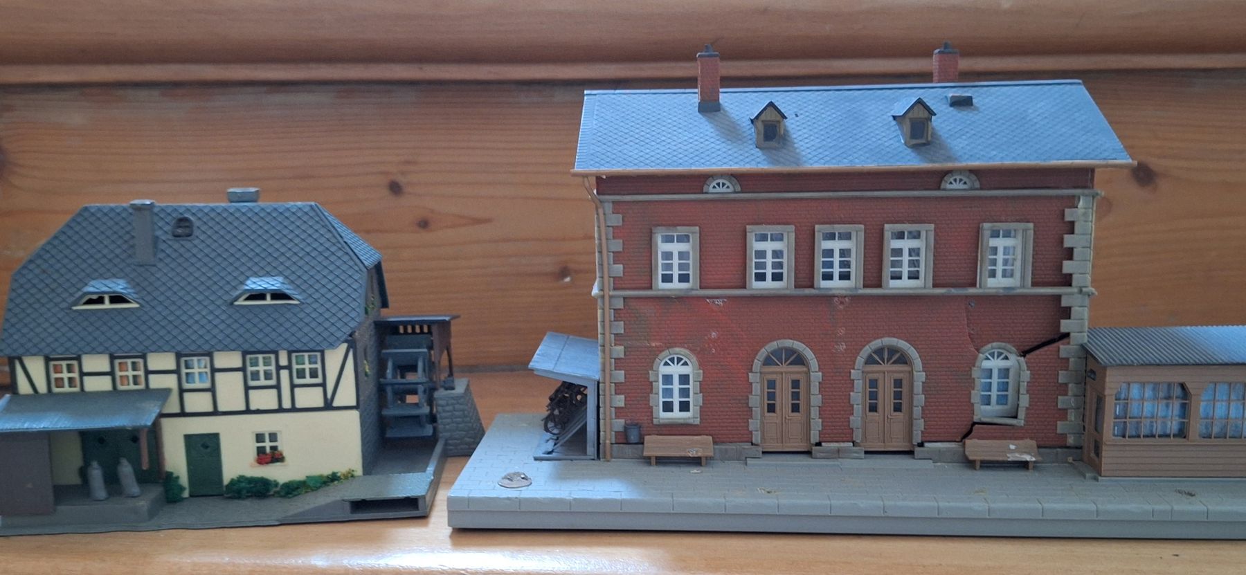 Modellini di ferrovie: Hübsche Modellhäuser – Usato da Winterthur venduto da Goldpipau 9