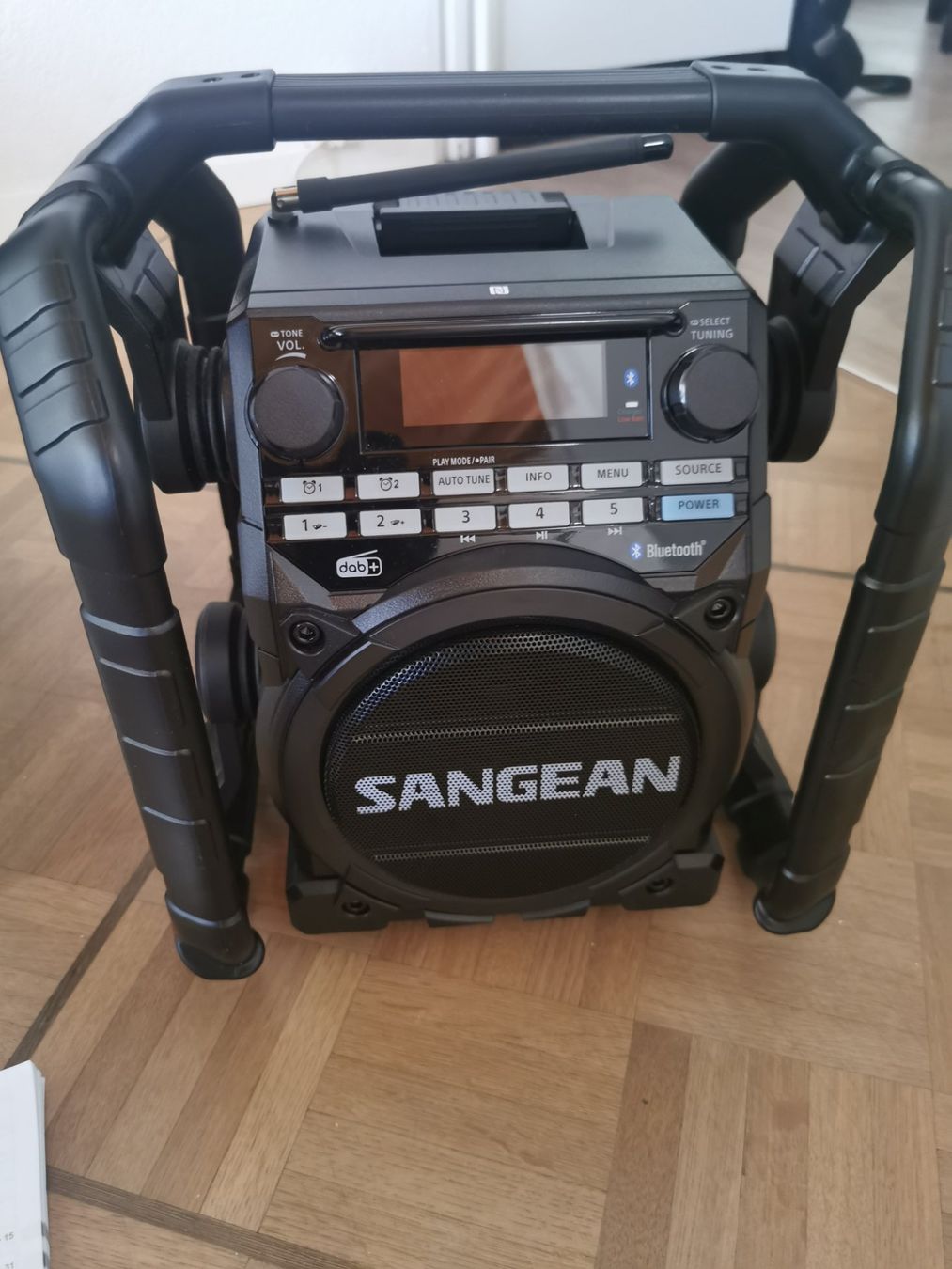 Sangean Radios: SANGEAN Baustellenradio DAB – Gebraucht aus Belp von