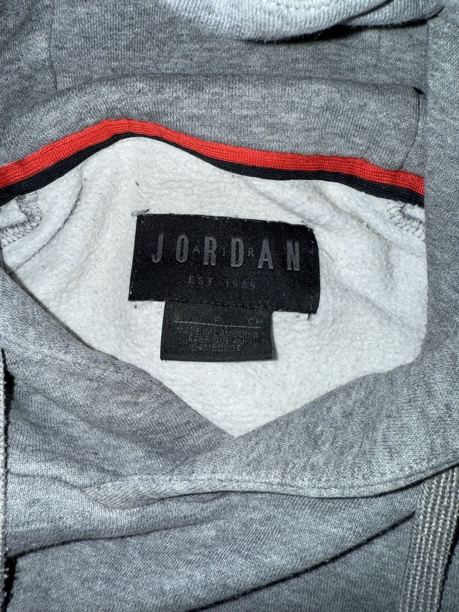 Jordan Maglioni & Felpe: Jordan Kapuzenpullover grau Grösse S – Usato da Villaz-St-Pierre venduto da AuctionWonFor3 1