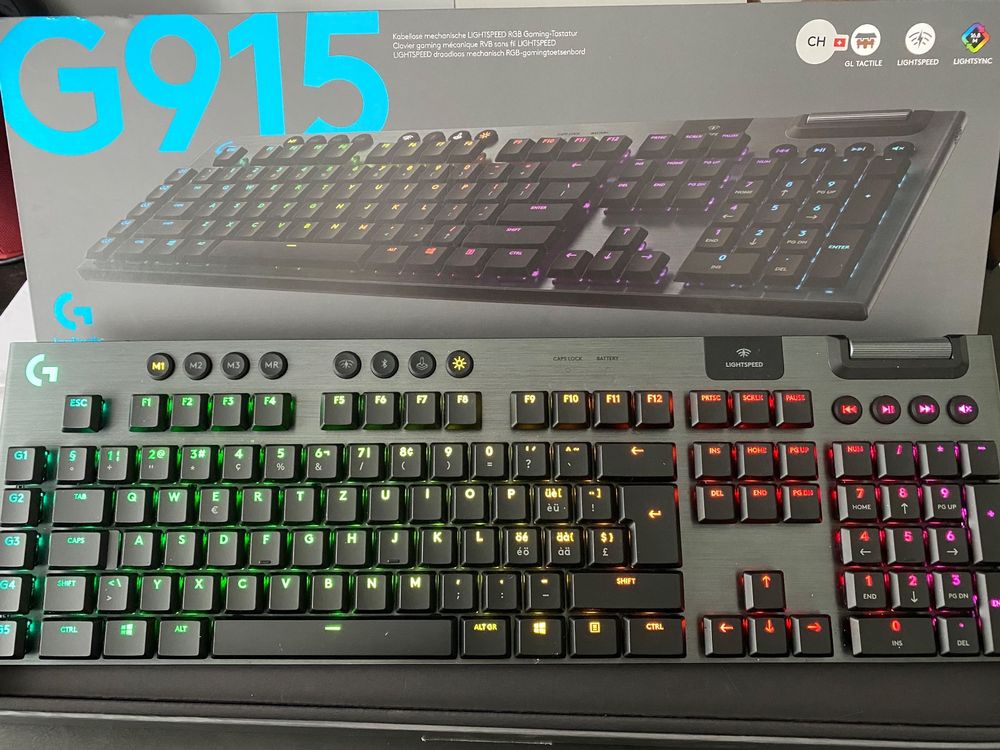 Clavier Gaming Logitech G915 Sans Fil - Mécanique, RGB, QWERTZ Allemand, Occasion Très Bon état