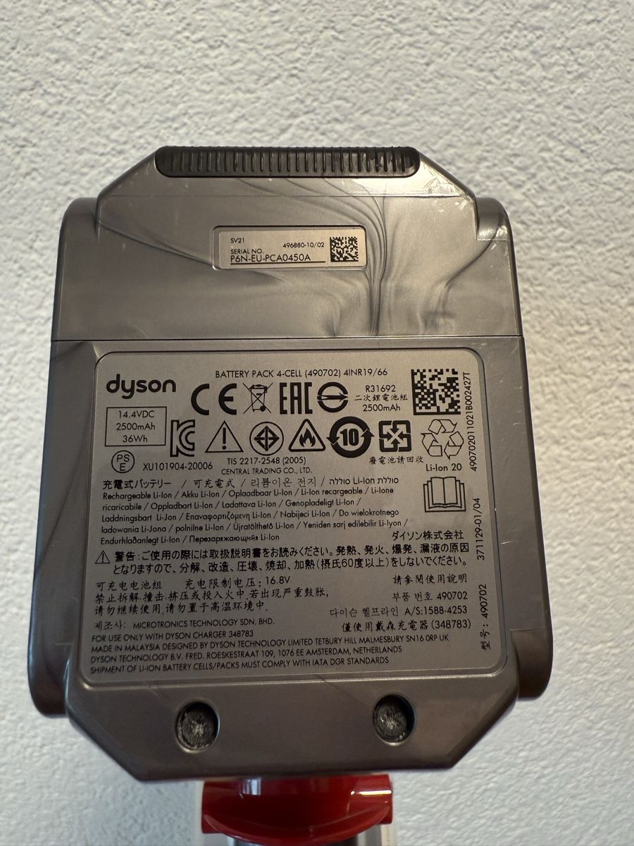 Dyson Staubsauger & Zubehör: Dyson Staubsauger inkl Zubehör – Gebraucht aus Recherswil von Noname1 6