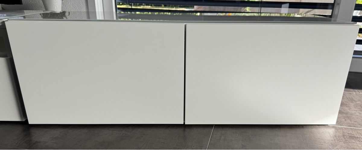 Ikea Mobili TV: Sideboard weiss matt mit Glasoberfläche – Usato da Niederoenz venduto da tronchetta 2