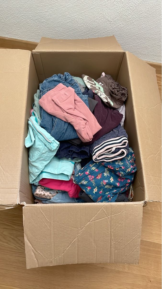 Lotti & Set di vestiti: Grosse Kleiderbox Mädchen Grösse 74/80 – Usato da Kandersteg venduto da sunngirl