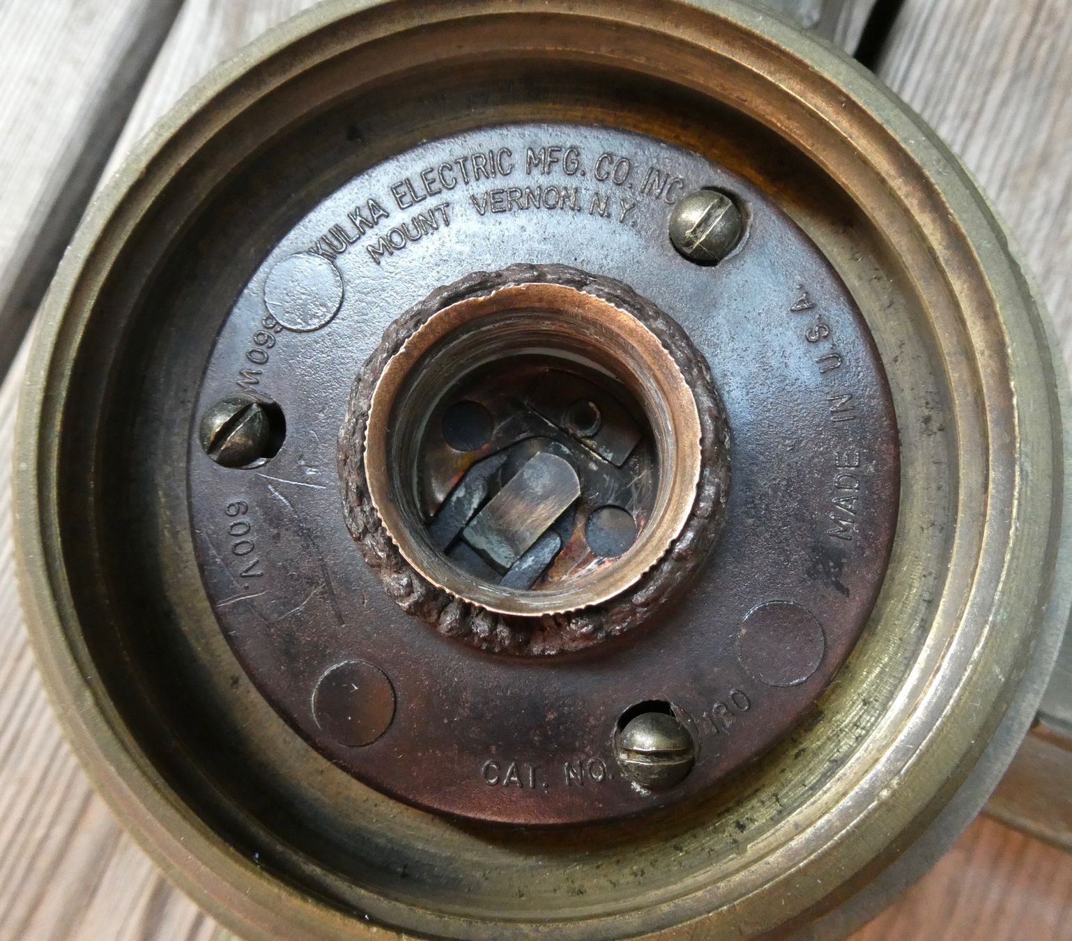 Lampade: antike Deckenlampe Bunkerlampe Messing mit Einschraubglas – Usato da Lüchingen venduto da Eeizo 8