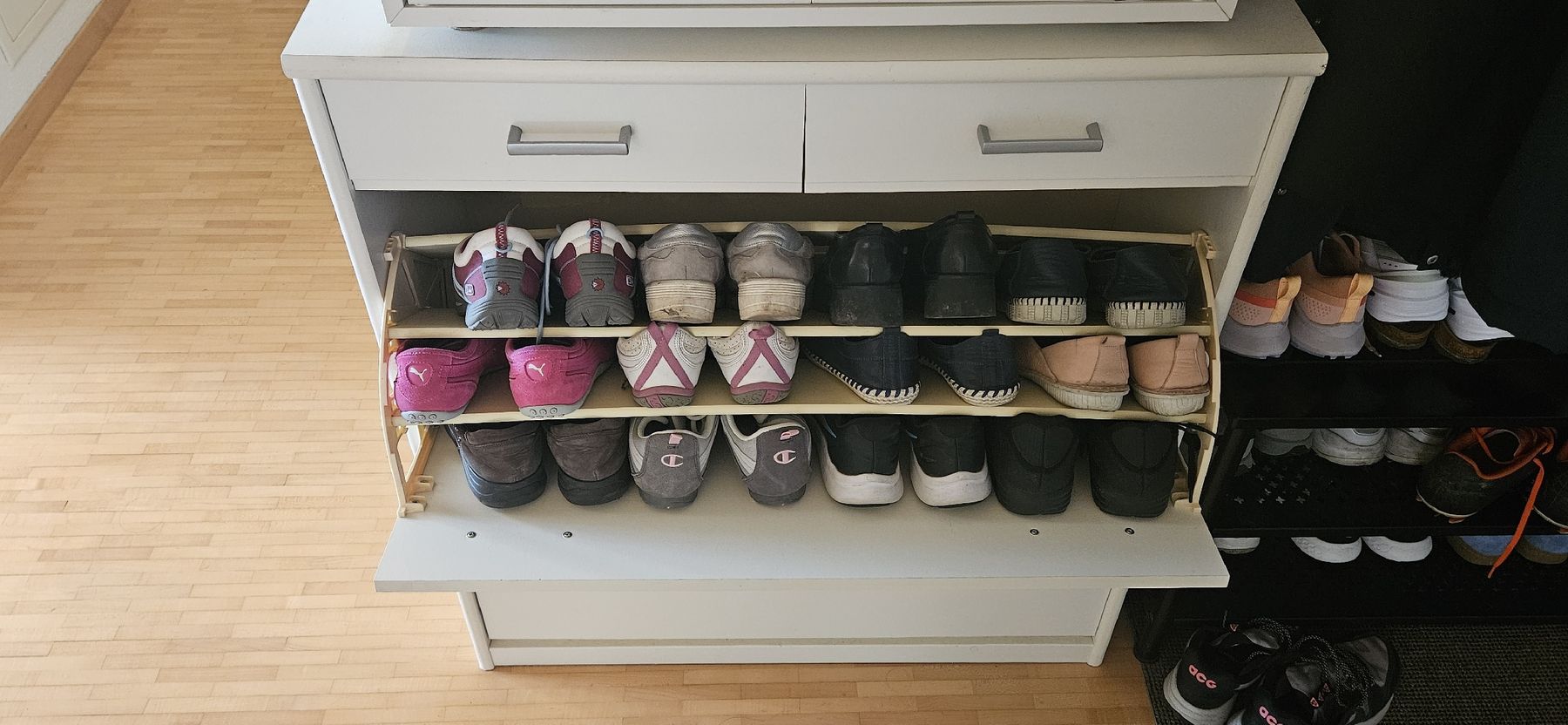 Ikea Armadi: White Shoe Cabinet with Storage - Great Condition! – Usato da Enggistein venduto da onu_7c28