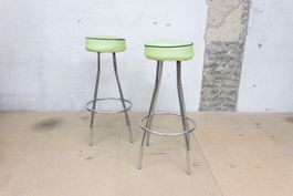 2-er Set Vintage Barhocker mit mintgrünem Lederbezug