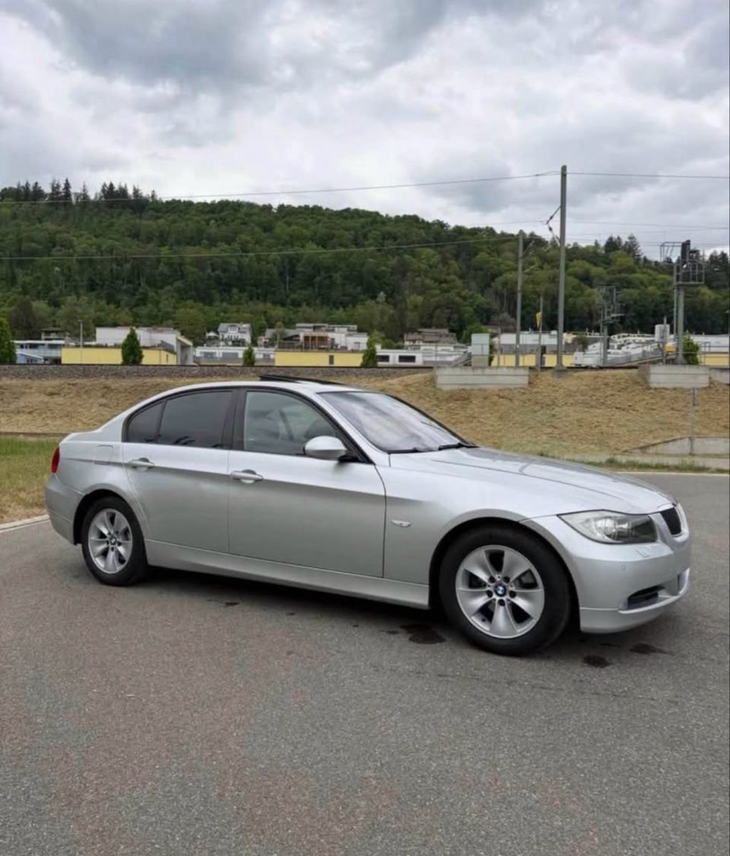 BMW Automobili: Bmw 325xi – Usato da Schaffhausen venduto da F06M 1