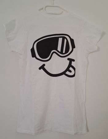 T-Shirt "Smiley Snowboard / Sci" – (Nuova)