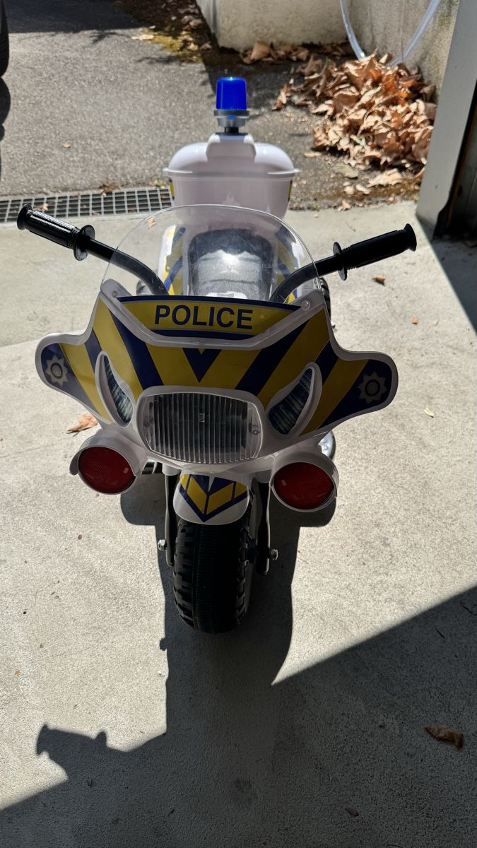 Fahrzeuge für Kinder: Kinderfahrzeug Polizei Motorrad Elektrisch  – Defekt aus Untersiggenthal von Jaymoni
