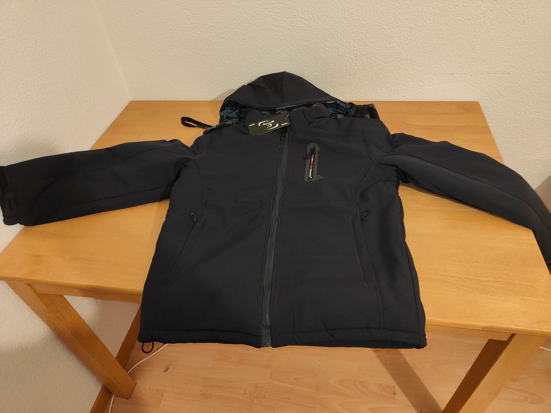 Giacche: Neue Winterjacke – Nuovo (secondo la descrizione) da Studen BE venduto da Paplo 1