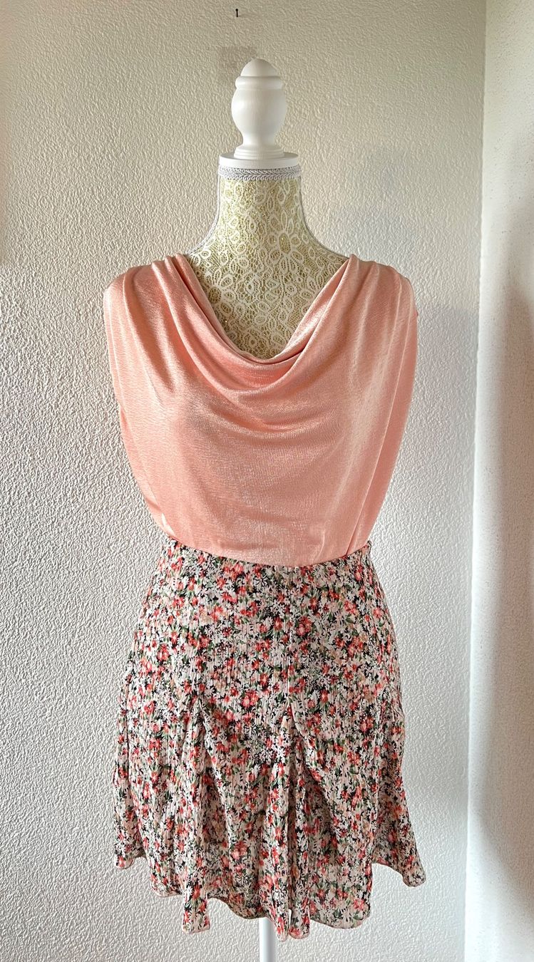 Tops: Pink cowl neck top with a flowy fit – Gebraucht aus Otelfingen von houseofstae