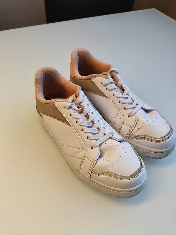 Scarpe da donna: Schuhe Gr. 36 – Usato da Windisch venduto da Dan.Win