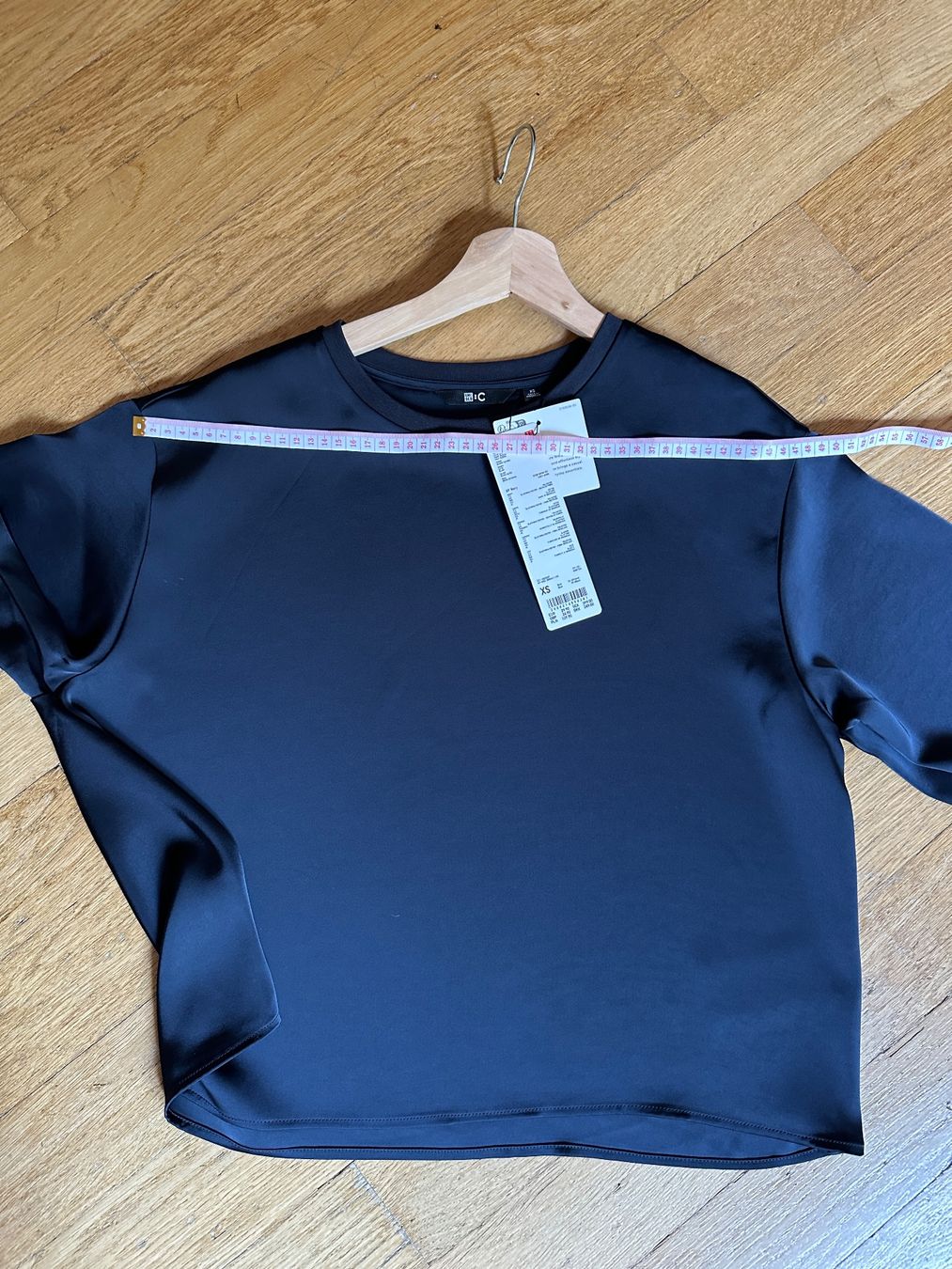 Blusen: Uniqlo Satin bluse oversize XS neu – Neu und originalverpackt aus Zürich von Swisspa 2