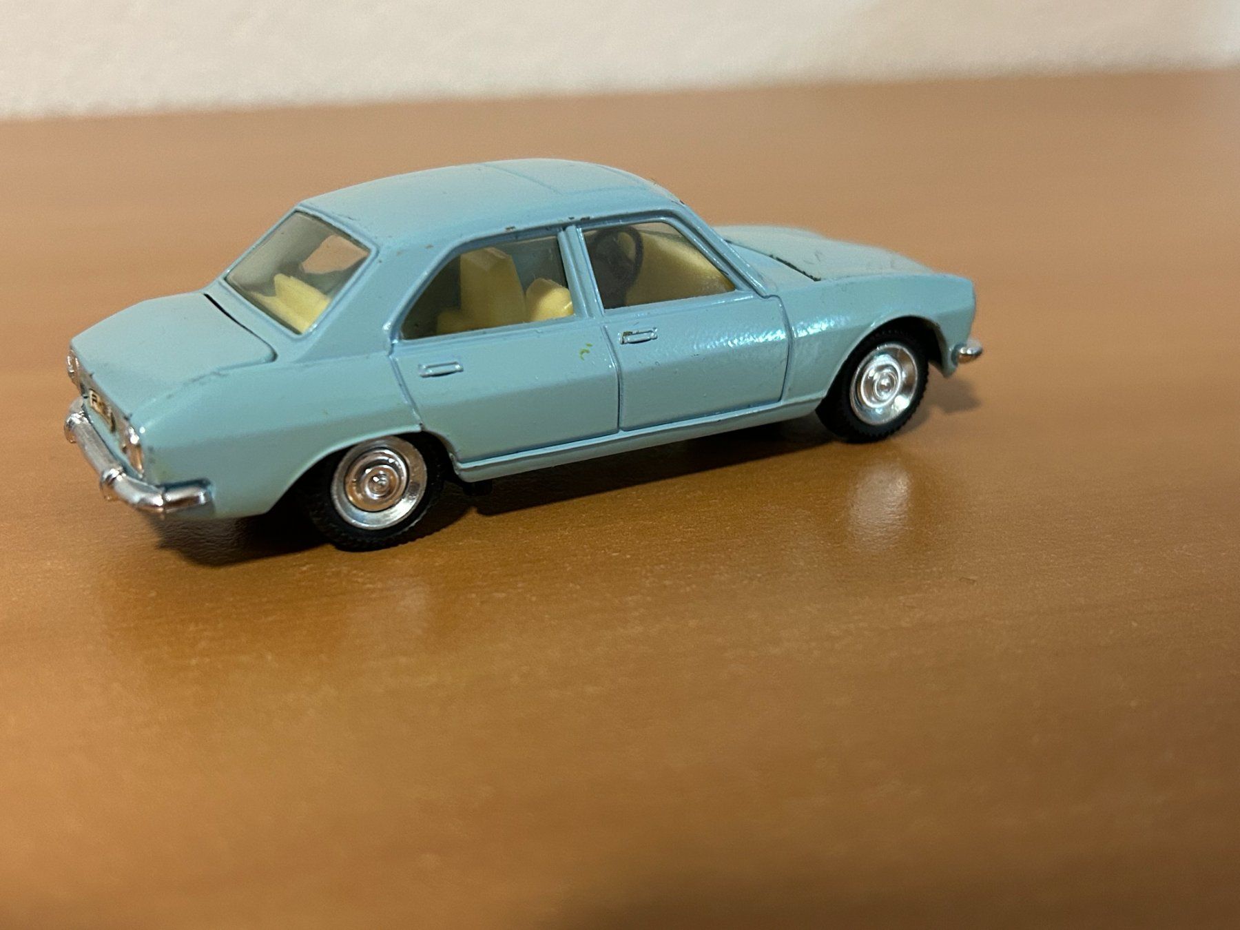 Peugeot Modellini d'auto: Peugeot 504 Pilen 1:43 – Usato da Schafisheim venduto da Ducati57 3