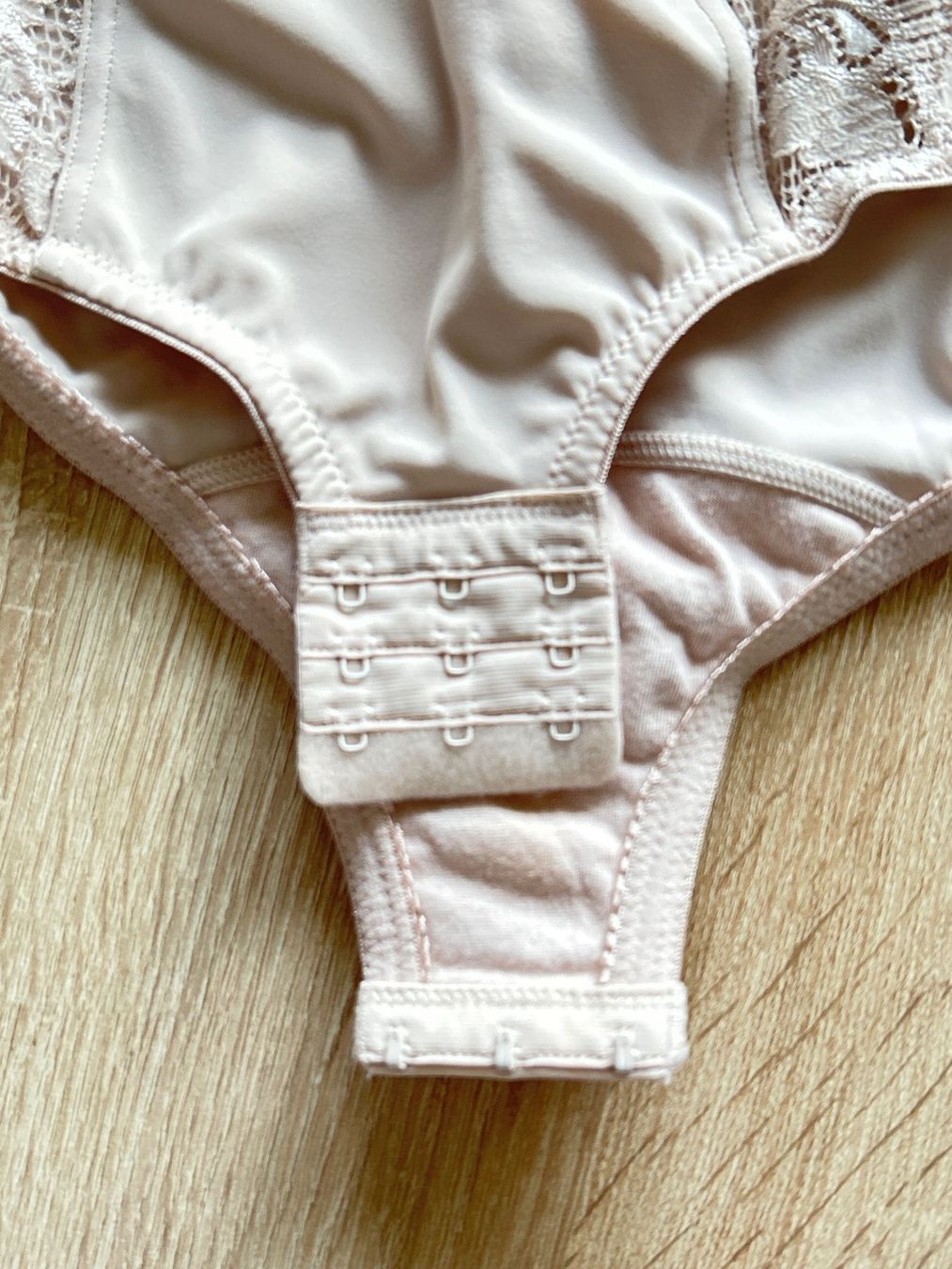 Altra biancheria intima: Formender Body mit Spitze beigefarbig – Usato da Brunnen venduto da Nala2929 6