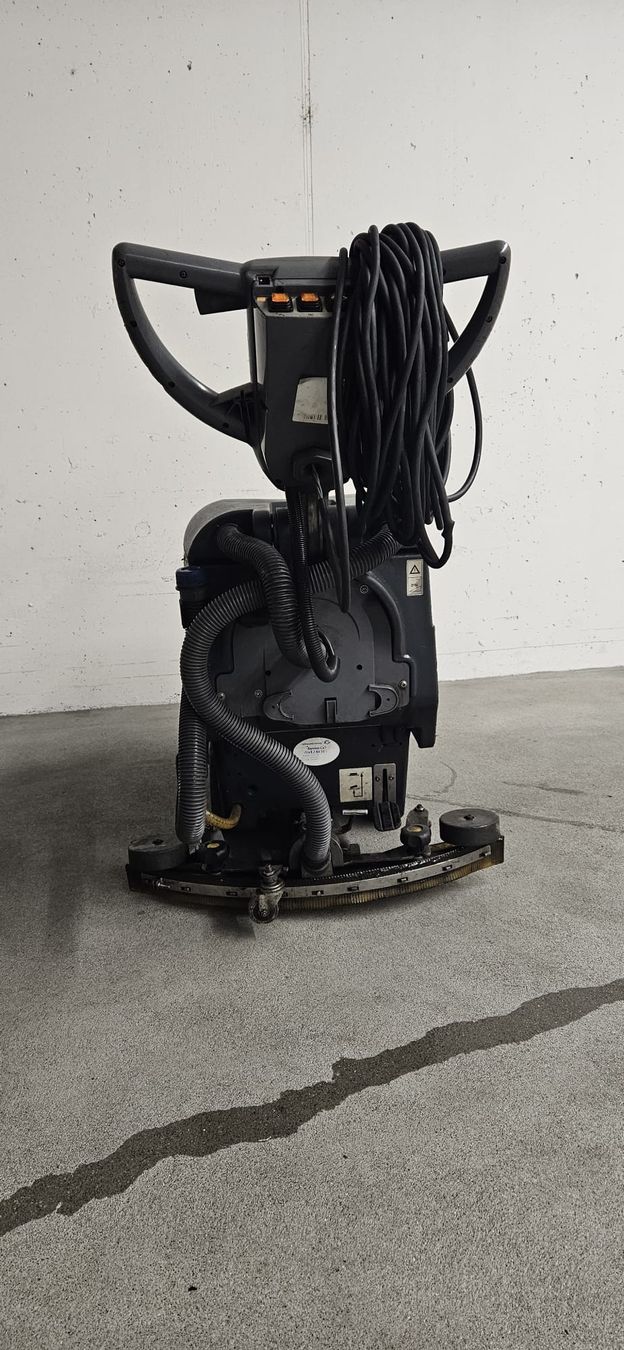 Tutte le macchine: scheuersaugmaschine  taski 450 E – Usato da Wohlen AG venduto da ang_xy8w 2
