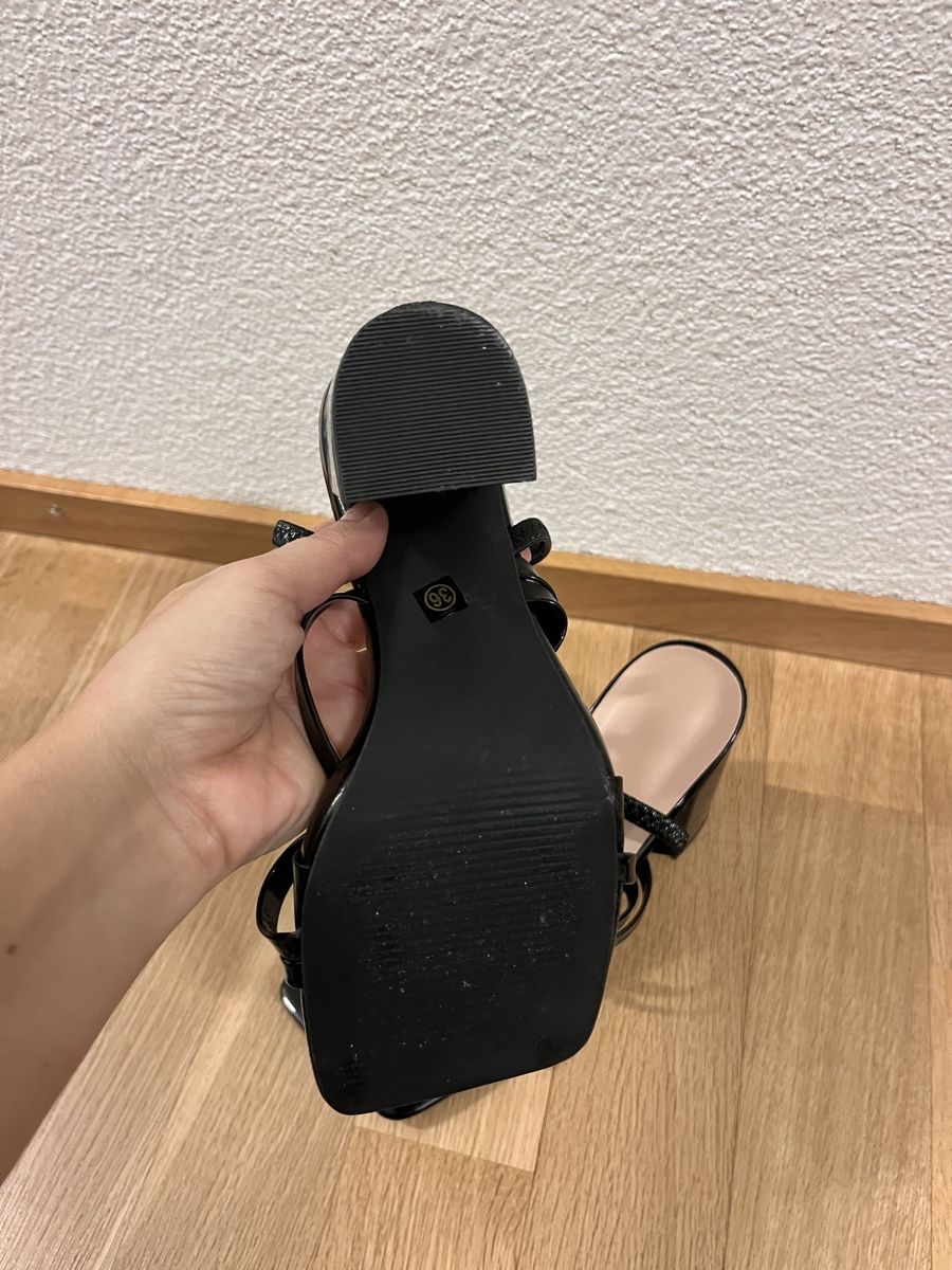 Scarpe da donna: Absatz schuhe gr. 36 – Usato da Root venduto da Mk1394 2