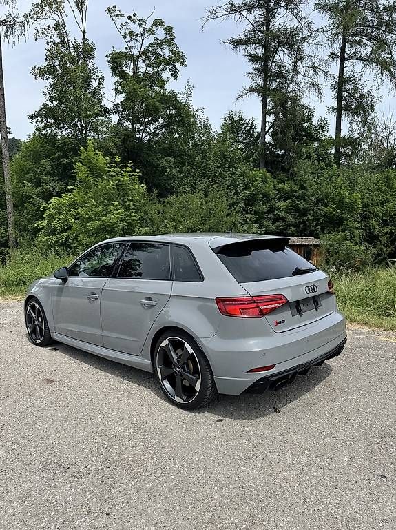 Autos: Audi RS3 – D'occasion à St-Légier-Chiésaz par jul_9gj2 2
