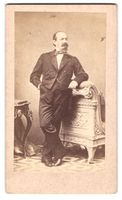Fotografie R. von Bohr, Wien, Portrait O