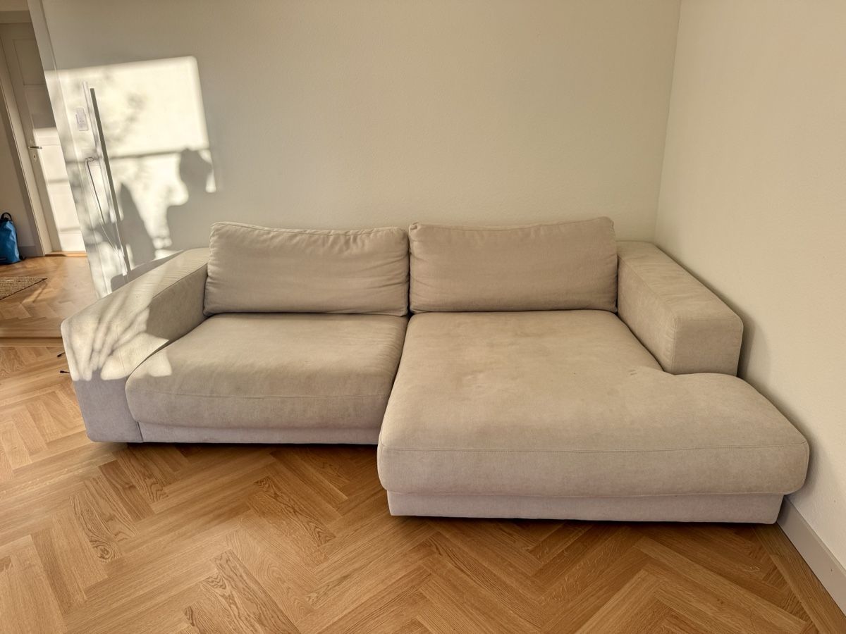 Sofas: Grosses Ecksofa hellbeige (gebrauchter Zustand) – Gebraucht aus Zürich von mcortesi