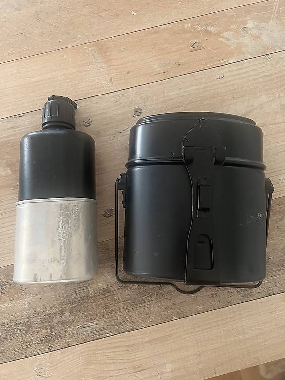 Uniformen: Gamelle et gourde militaire – Gebraucht aus Préverenges von Dani_La_Brocante