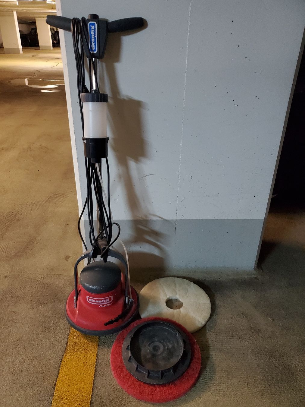 Cleanfix Tutte le macchine: CLEANFIX FloorMac Eischeibenmaschine #Taski Wetrok Kärcher – Usato da Zürich venduto da 5183840711 2