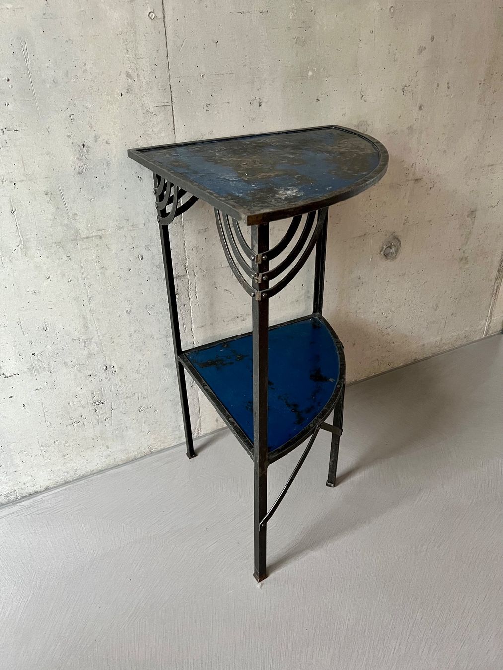 Regale: Art Deco Eisengestell /Eckgestell – Gebraucht aus Wabern von La-Vitrine 4