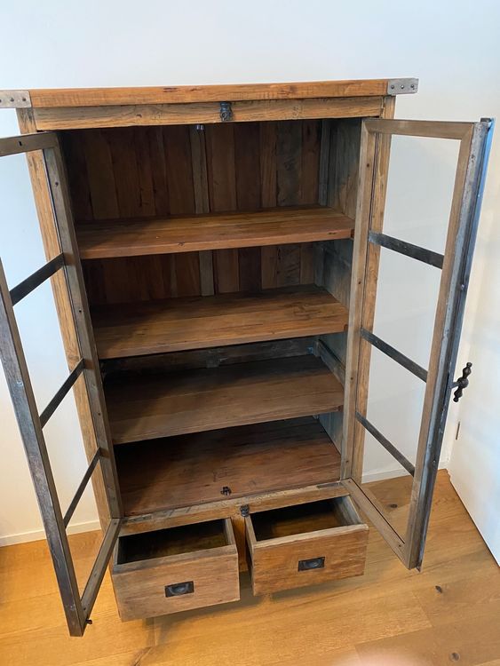 Holzvitrine mit Glastüren | Kaufen auf Ricardo