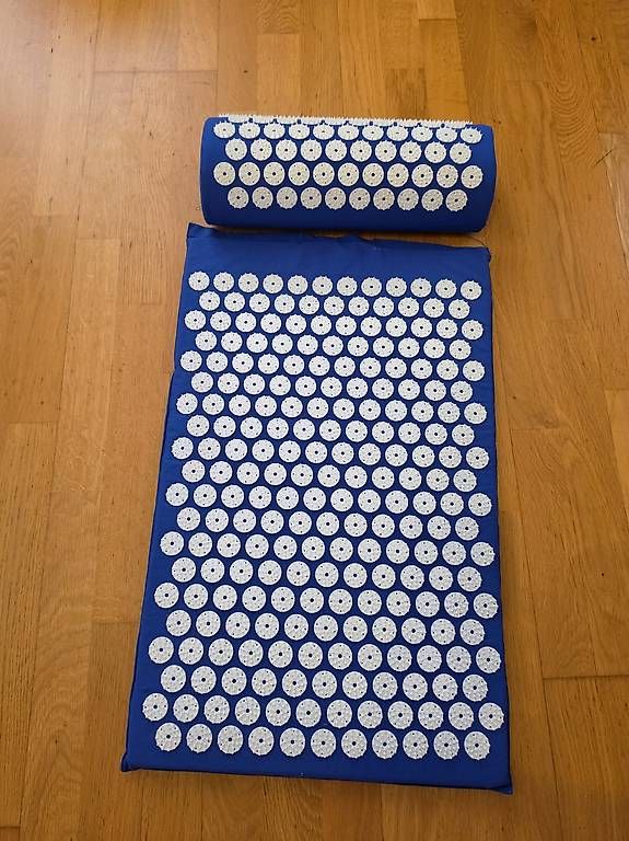 Massagegeräte: Tapis dacupression avec coussin cervical  – Gebraucht aus Essert-Pittet von lyli01