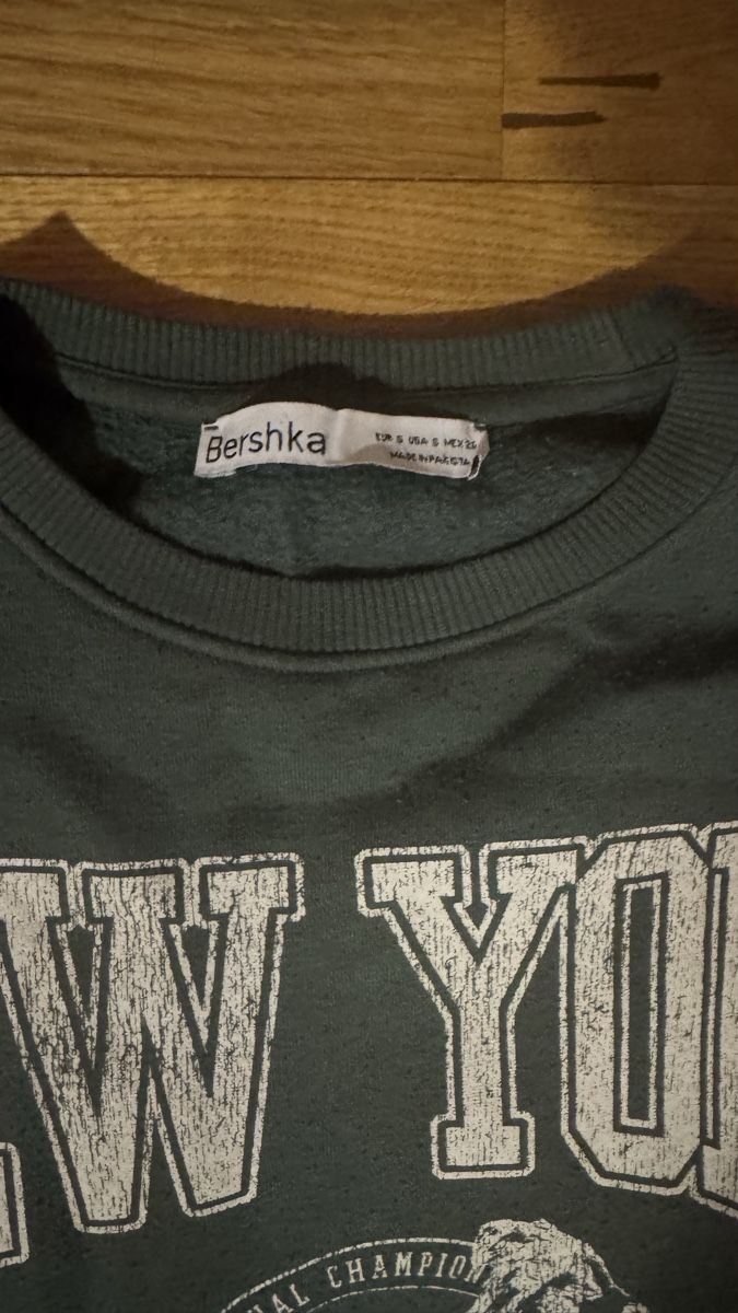 Bershka Maglioni & Felpe: Pull Bershka New York vert foncé – Usato da St. Gallen venduto da lor_q58n 3