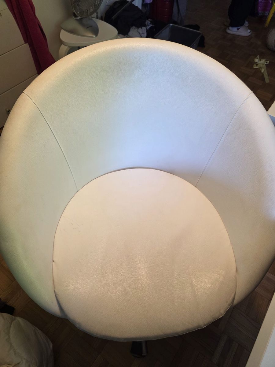 Ikea Bureaux: Bureau plus chaise  – D'occasion à Chambésy par cam_df2x 1