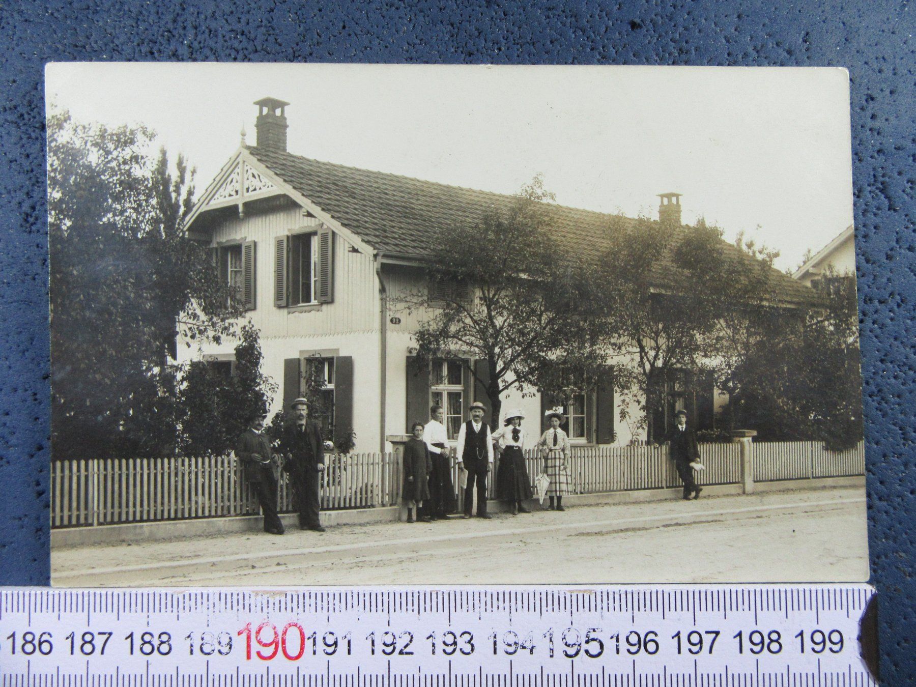 Cartoline postali: FLÜH BEI BASEL SO AK 1909 WARTEN AUF's POSTAUTO – Usato da Ettingen venduto da Hausi4711