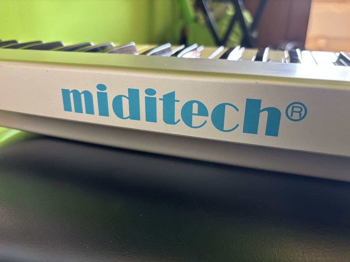 Strumenti musicali: MidiStart 5 / 49 Keys Miditech Masterkeyboard – Usato da Egg b. Zürich venduto da Brasilmusic 2