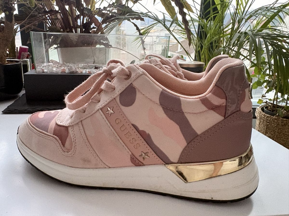 Damenschuhe: Guess Damen Snickers – Gebraucht aus Wohlen AG von mag_ry6l