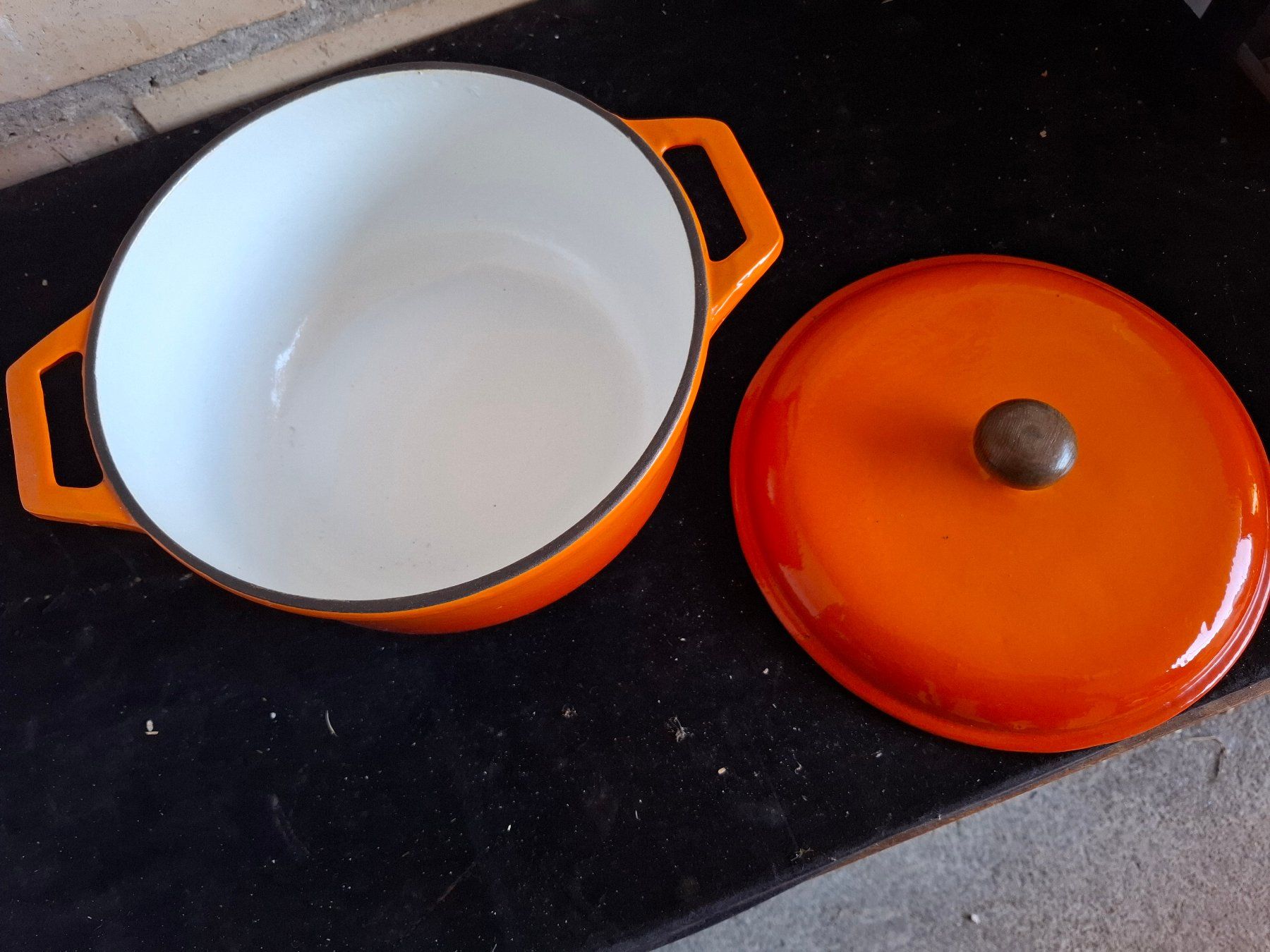 Pentole: Bräter orange Emaille mit Deckel guter Zustand – Usato da Schönholzerswilen venduto da clyde123 1