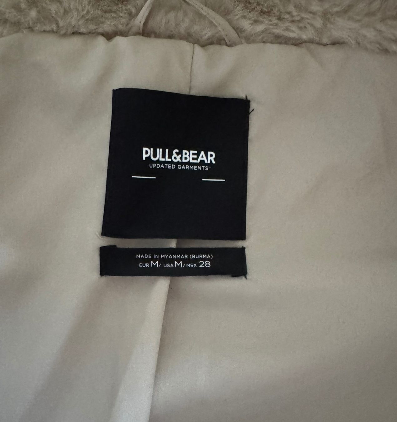 Pull&Bear Giacche: Pull&Bear Teddy Jacke Grösse M – Usato da Dürrenäsch venduto da 1kirs 1